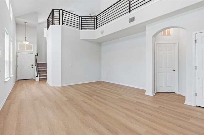 Foto del edificio - 10221 Forest Grove Dr