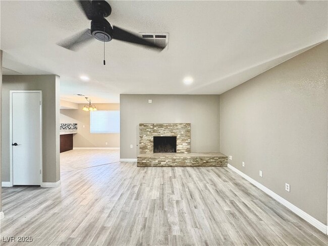 Foto del edificio - 5830 Deer Valley Dr