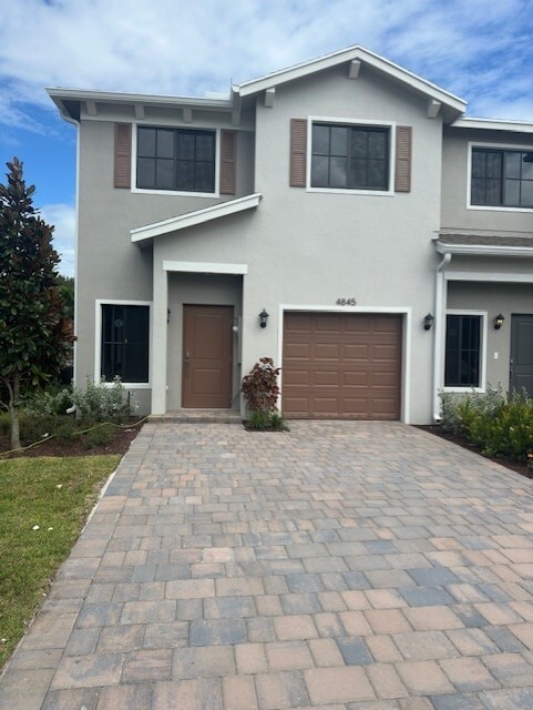 Foto principal - 5040 Elderberry St