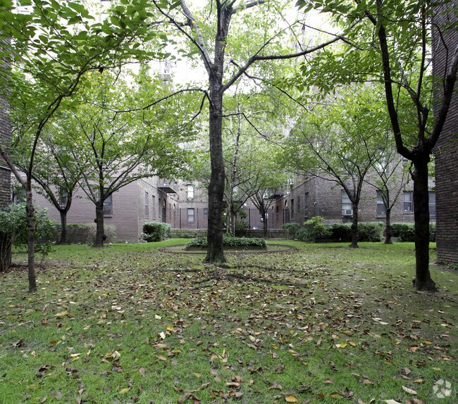 Foto del edificio - 35-33 64th St