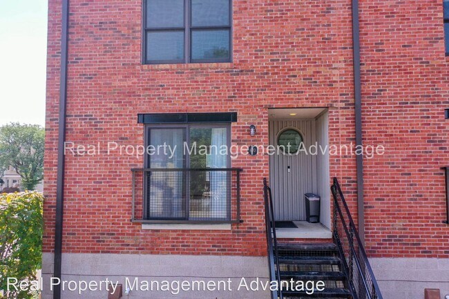 Building Photo - 2 br, 3 bath House - 670 W. Eleven Mile Rd.