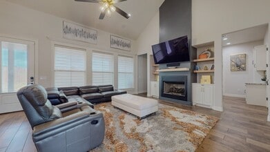 Building Photo - 112 Pindo Palm Dr
