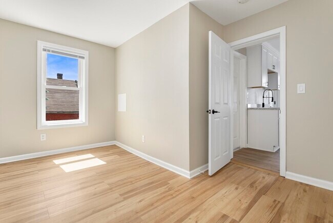 Building Photo - 11 Clarendon Ave