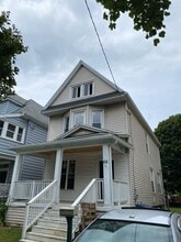 Building Photo - 66 Woodside Ave