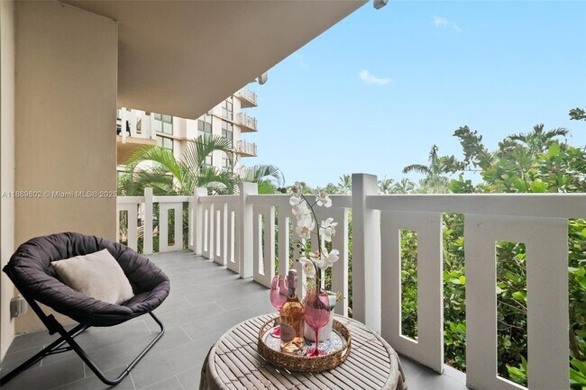 Foto del edificio - 1121 Crandon Blvd