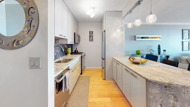 Building Photo - 8 Whittier Pl