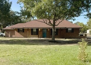 Building Photo - 11 Maree Ct