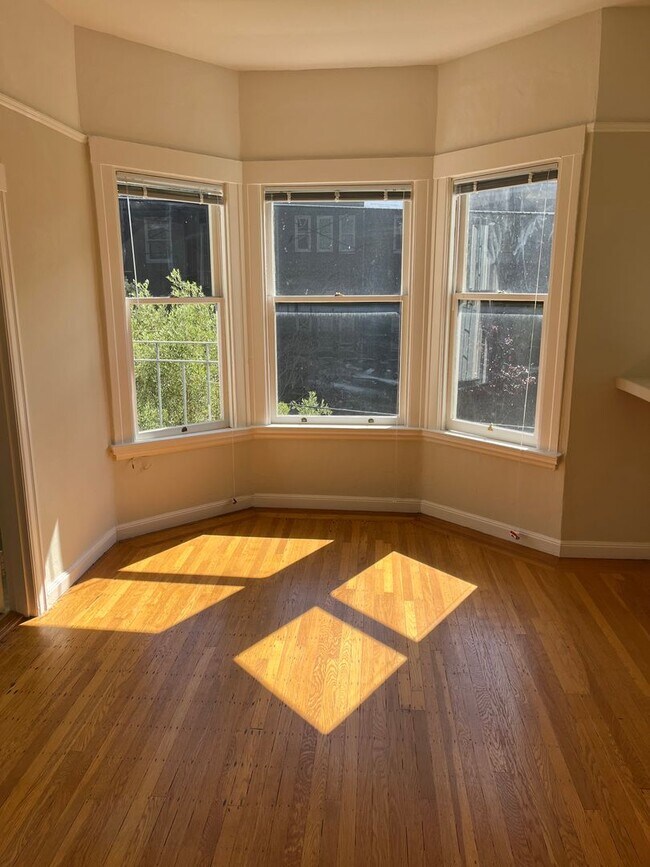 Building Photo - Cole Valley Studio. Excellent Location in ...