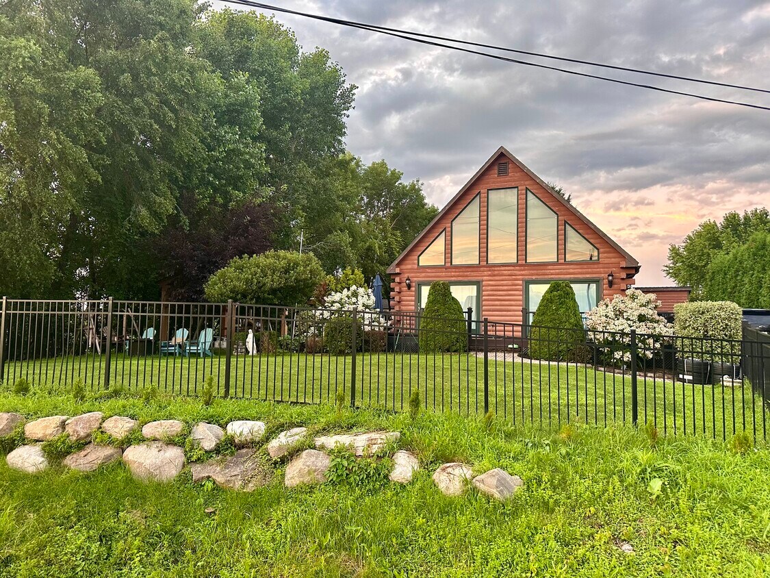 Foto principal - 685 Cumberland Head Rd