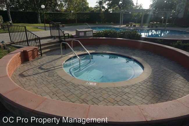 Building Photo - 3 br, 2.5 bath House - 1015 W Orangewood A...