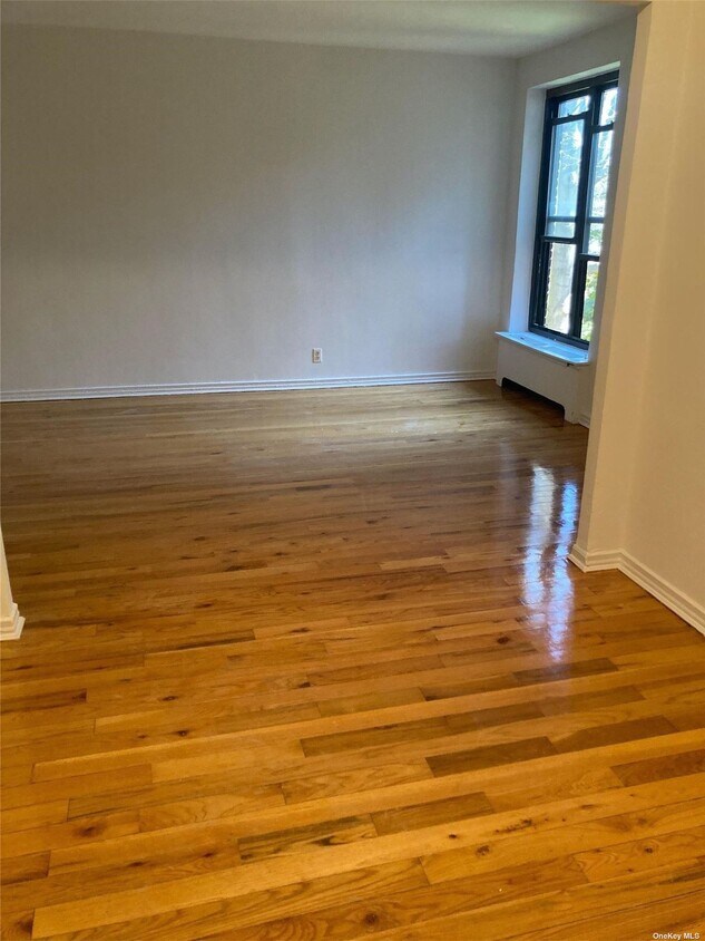 23 Schenck Ave Unit 3BA, Great Neck Plaza, NY 11021 Room for Rent in