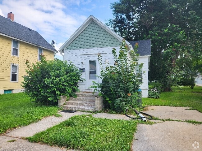 Building Photo - 2017 4th Ave N