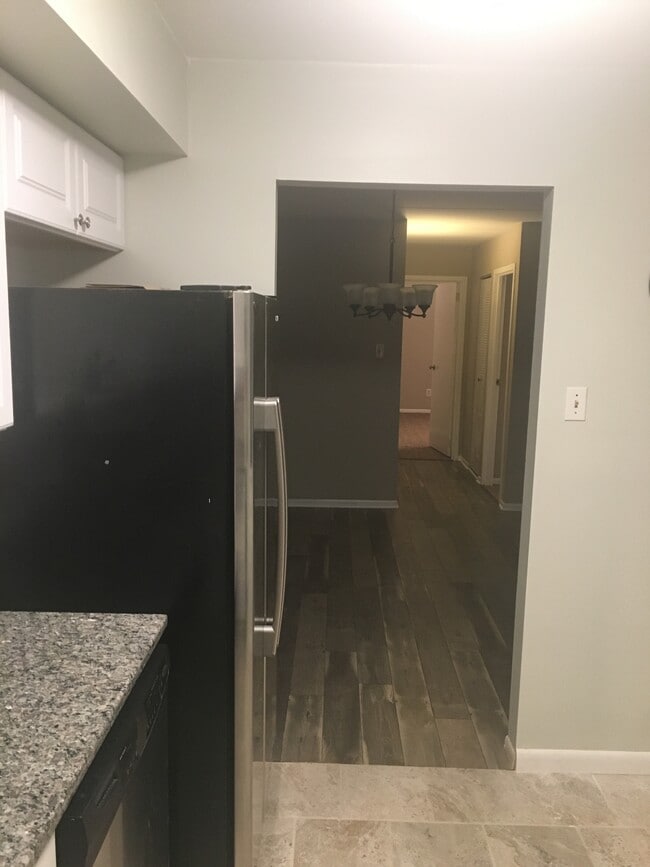 Kitchen - 57003 Delaire Landing Rd