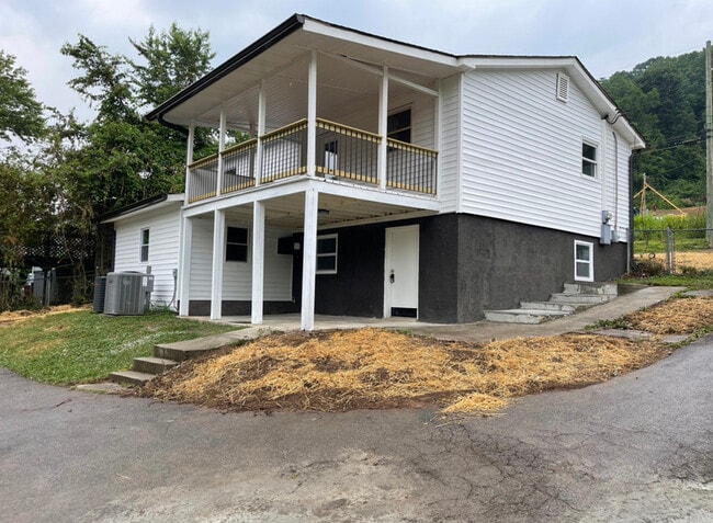 Building Photo - 3106 Greenway Dr