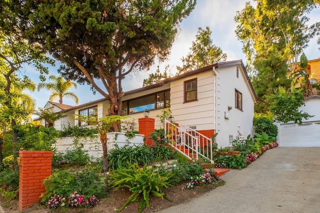 1207 Shadybrook Dr, Beverly Hills, CA 90210 House for Rent in Beverly