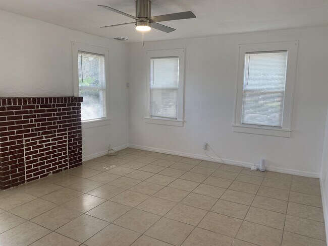Foto del edificio - 2425 22nd Ave S