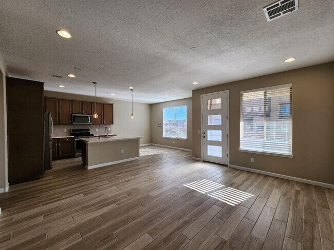 Foto del edificio - 5003 Wheeler Ln