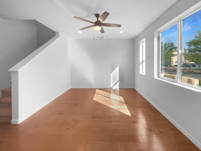 Building Photo - 3234 Bridgeway Dr