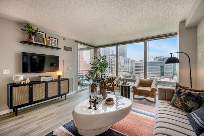 Building Photo - 313 E Ohio St