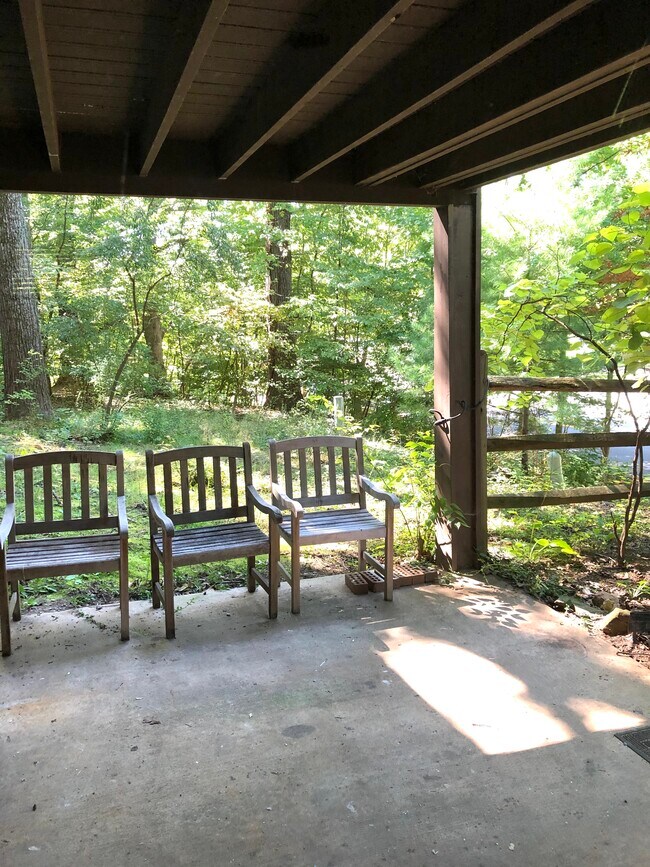 Patio (entrance to the unit) - 2038 Dundee Rd