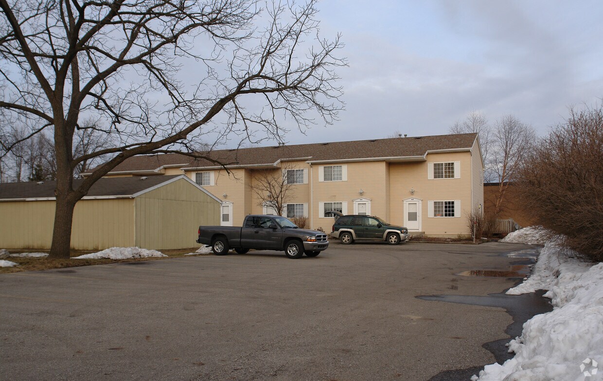 627 W Columbia St, Mason, MI 48854 Apartments in Mason, MI