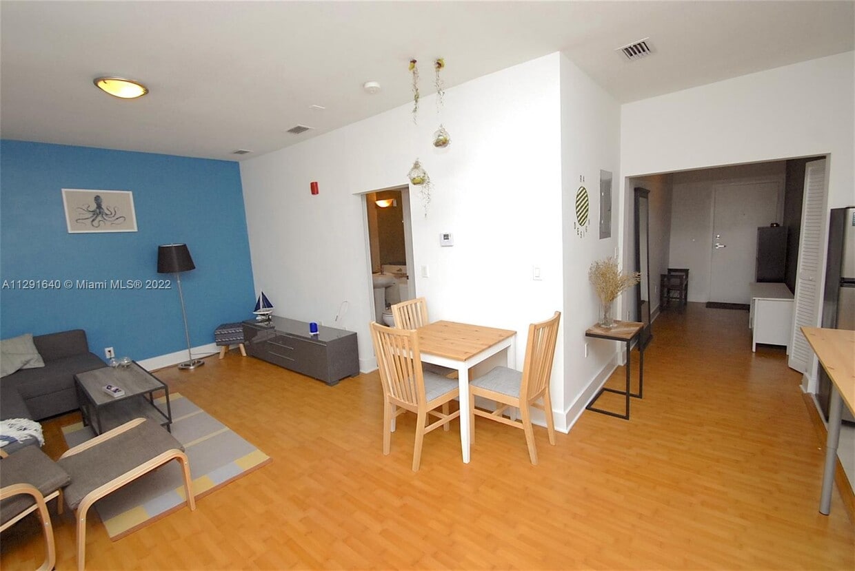 Primary Photo - 1000 Meridian Ave