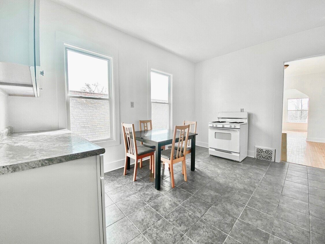 Large Kitchen - 2444 N Hubbard St