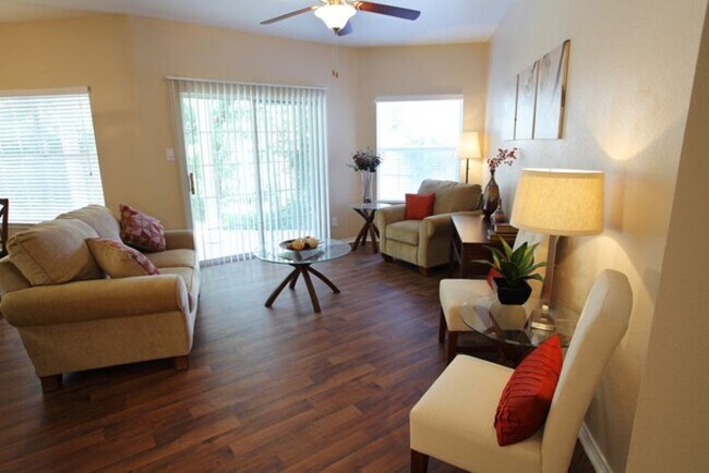 Foto del edificio - 350 Cypress Creek Road