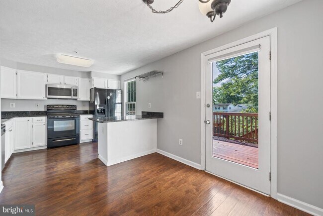 Building Photo - 806 Lilac Ct