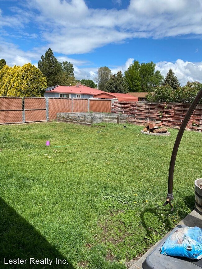 Building Photo - 3 br, 2 bath House - 3915 Barry Ave