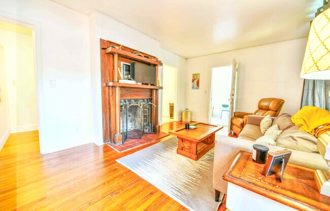 Foto del edificio - 2714 Forest Dr