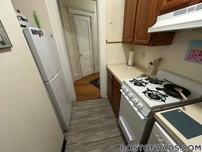 Building Photo - 463 Park Dr