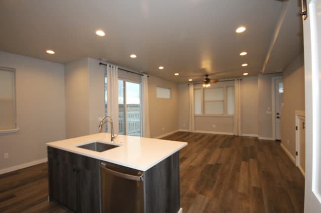 Building Photo - 817 Trailview Way