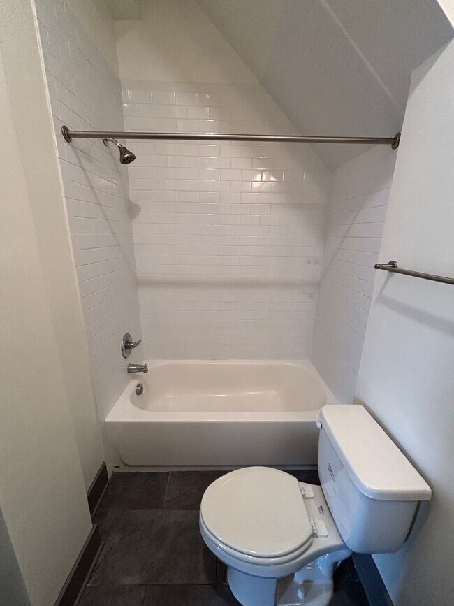 Foto del edificio - 300 E Grace St. Apt. 201