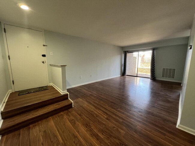 Building Photo - 15 Silverwood Cir