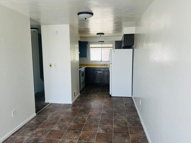 Foto del edificio - Beautiful Sunset townhome, row end with ce...