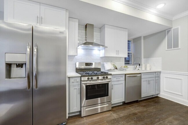 Building Photo - 32 Liberty Avenue Unit 1