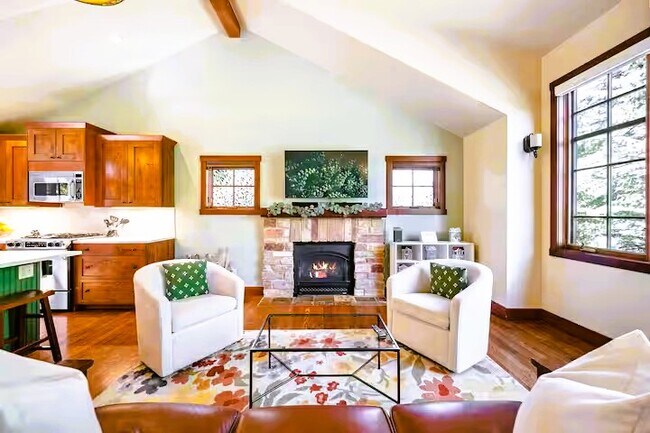 Photo - 738 Skyline Dr House