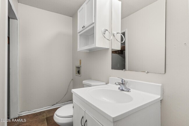 Foto del edificio - 115 Woodworth Ln