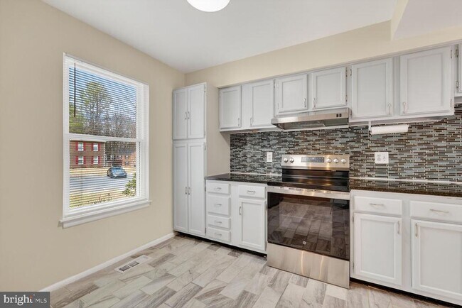 Foto del edificio - 6427 Old Scotts Ct