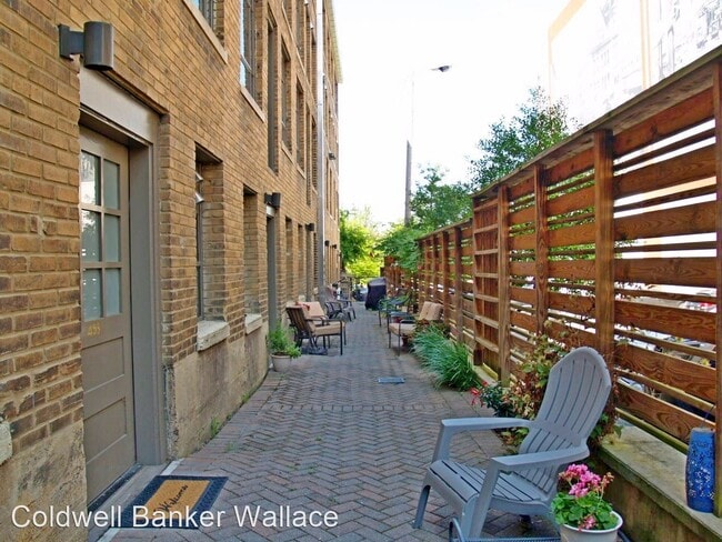 Building Photo - 1 br, 1 bath House - 473 Walnut Street