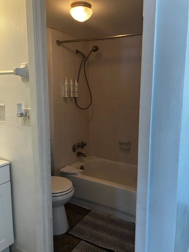 Building Photo - Beachside Studio Apartment