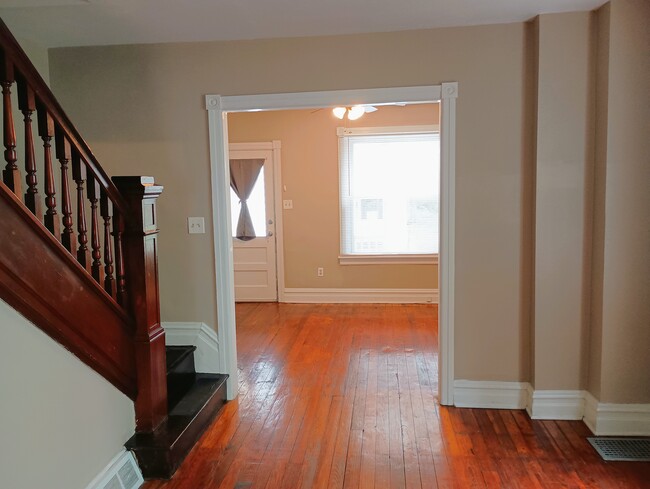 Building Photo - 513 Hanover St