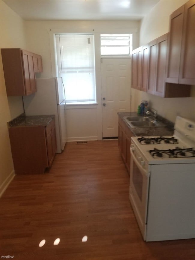 Building Photo - 2 br, 1 bath Apartment - 205 E 42nd St