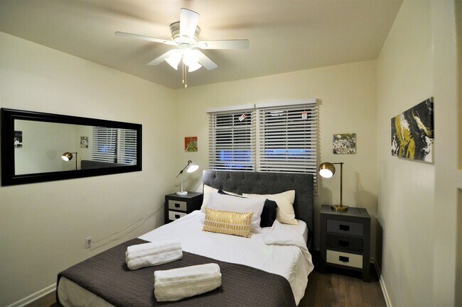 Foto del edificio - 12423 Chandler Blvd