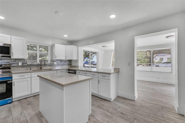 Building Photo - 16200 NE 3rd Ave