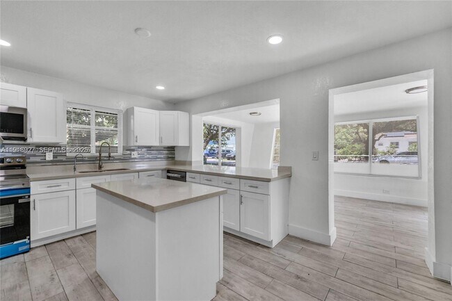 Foto del edificio - 16200 NE 3rd Ave