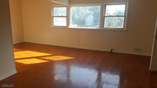 Building Photo - 464 Boyden Ave