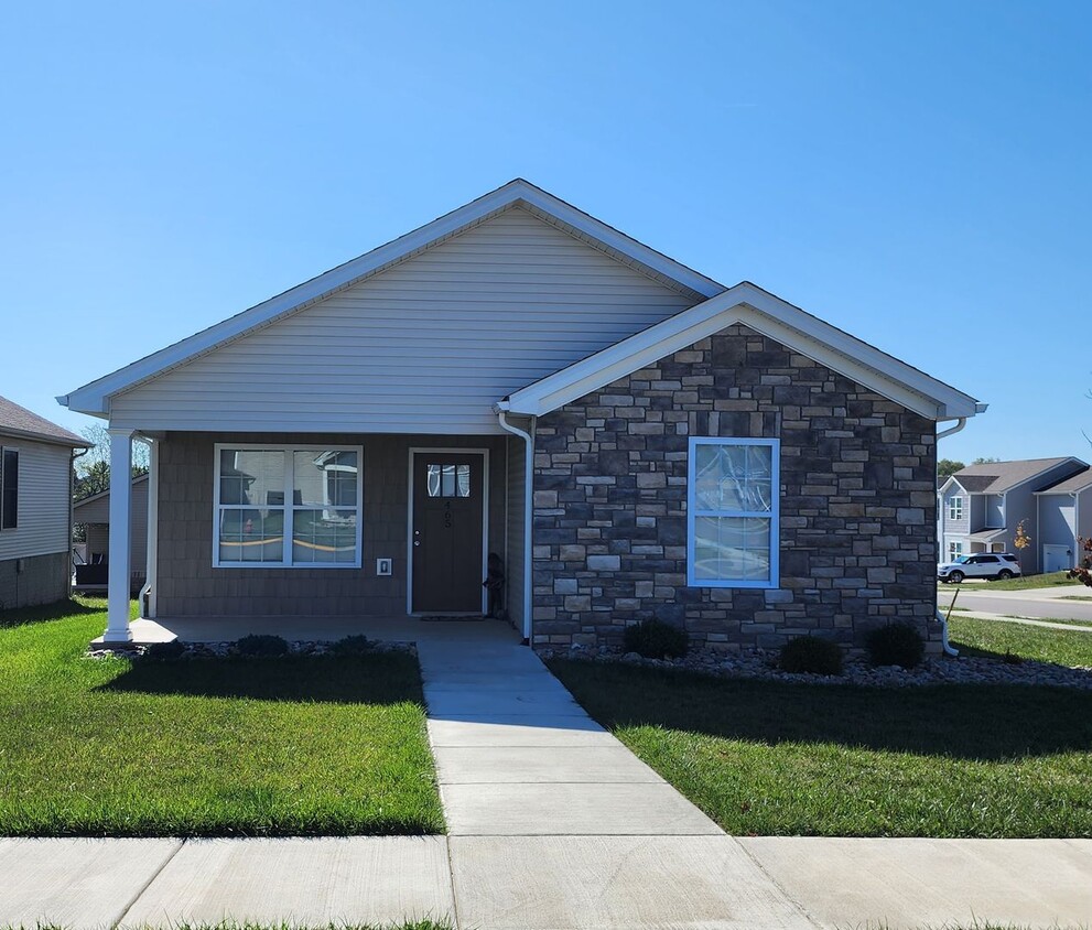 Primary Photo - Live in Luxury at The Farms 3 Bedroom Sing...