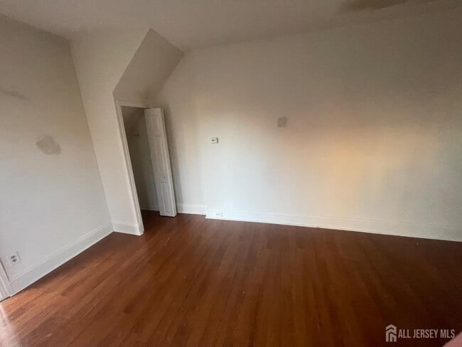 Building Photo - 577 Rahway Ave